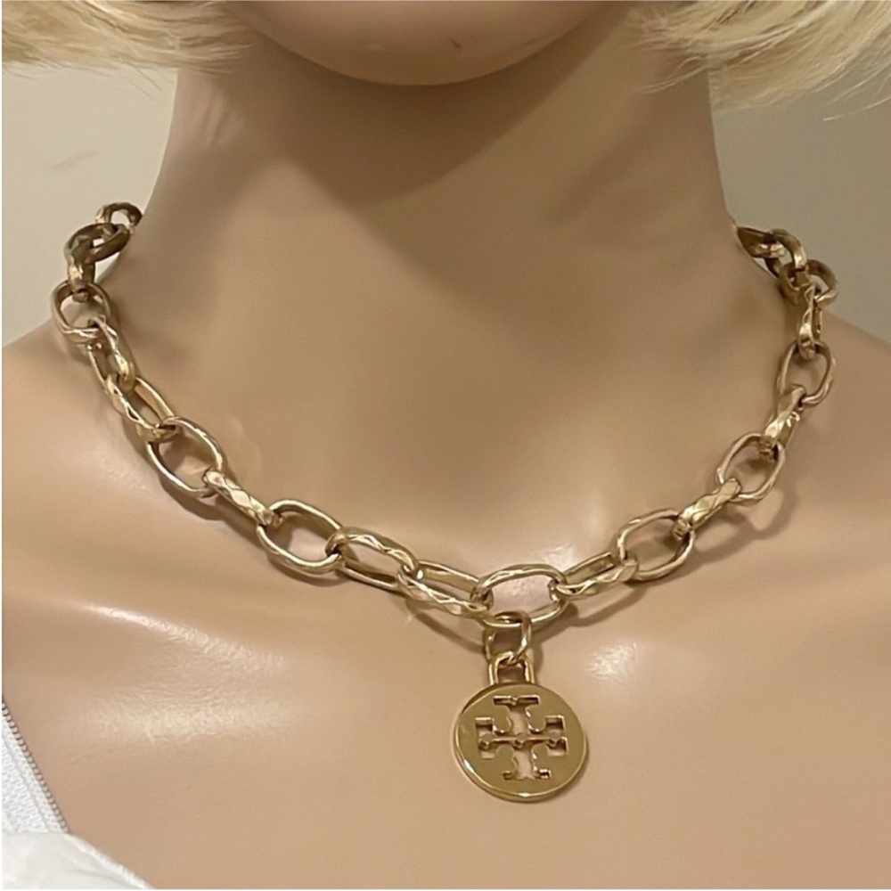 NEW✨Pendant with large Tory Burch charm/medallion.